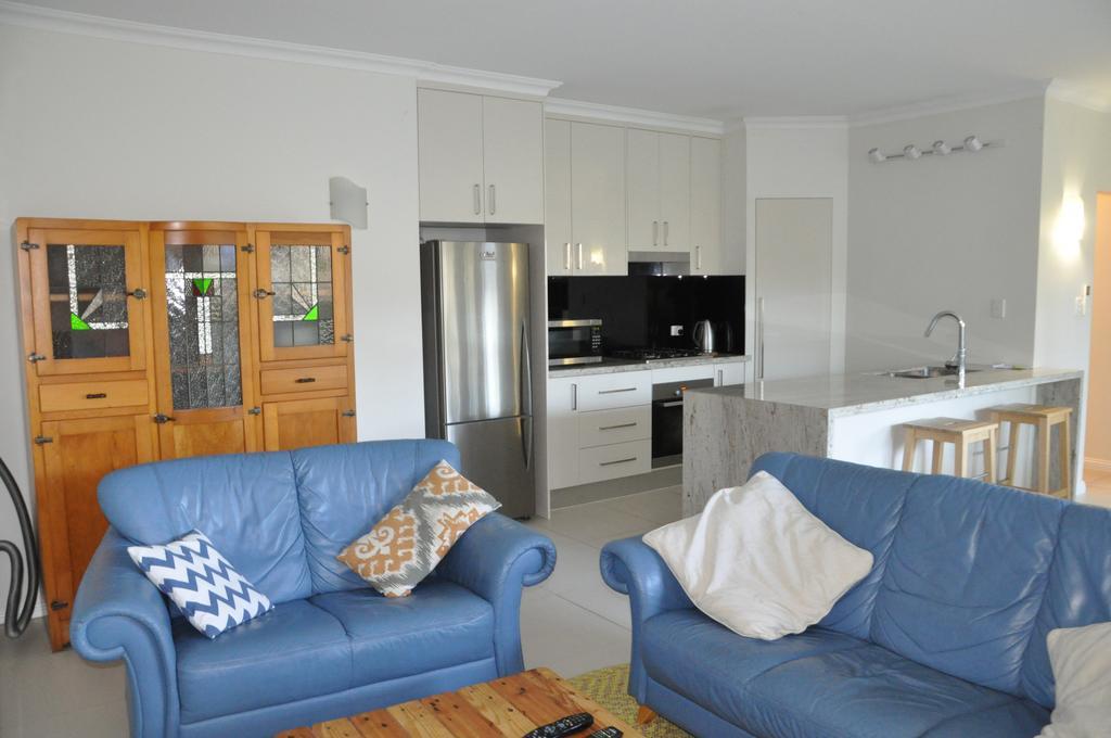 Modern 3 Bedroom Apartment In Traditional Queenslander , Patio, Leafy Yard, Pool Brisbane Ngoại thất bức ảnh