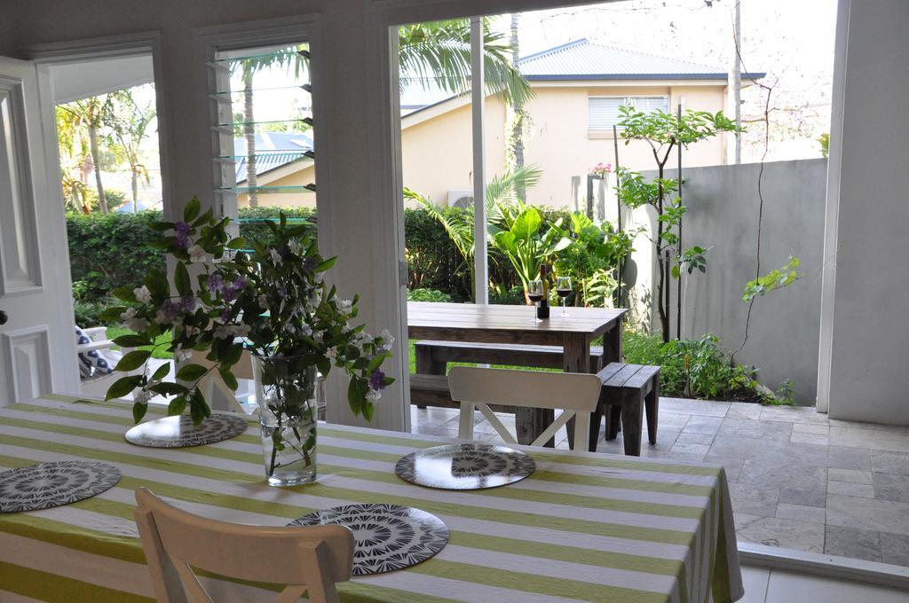 Modern 3 Bedroom Apartment In Traditional Queenslander , Patio, Leafy Yard, Pool Brisbane Ngoại thất bức ảnh
